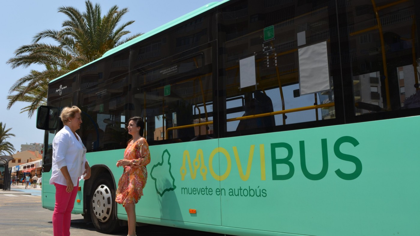 Movibús refuerza el servicio de autobús en La Manga con expediciones