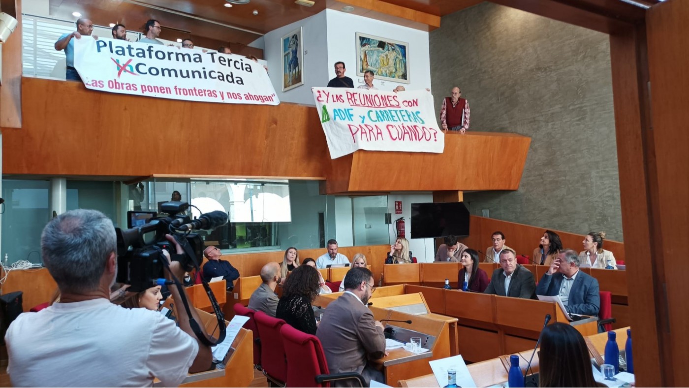 Continúan las protestas de los vecinos de Tercia por las obras del AVE