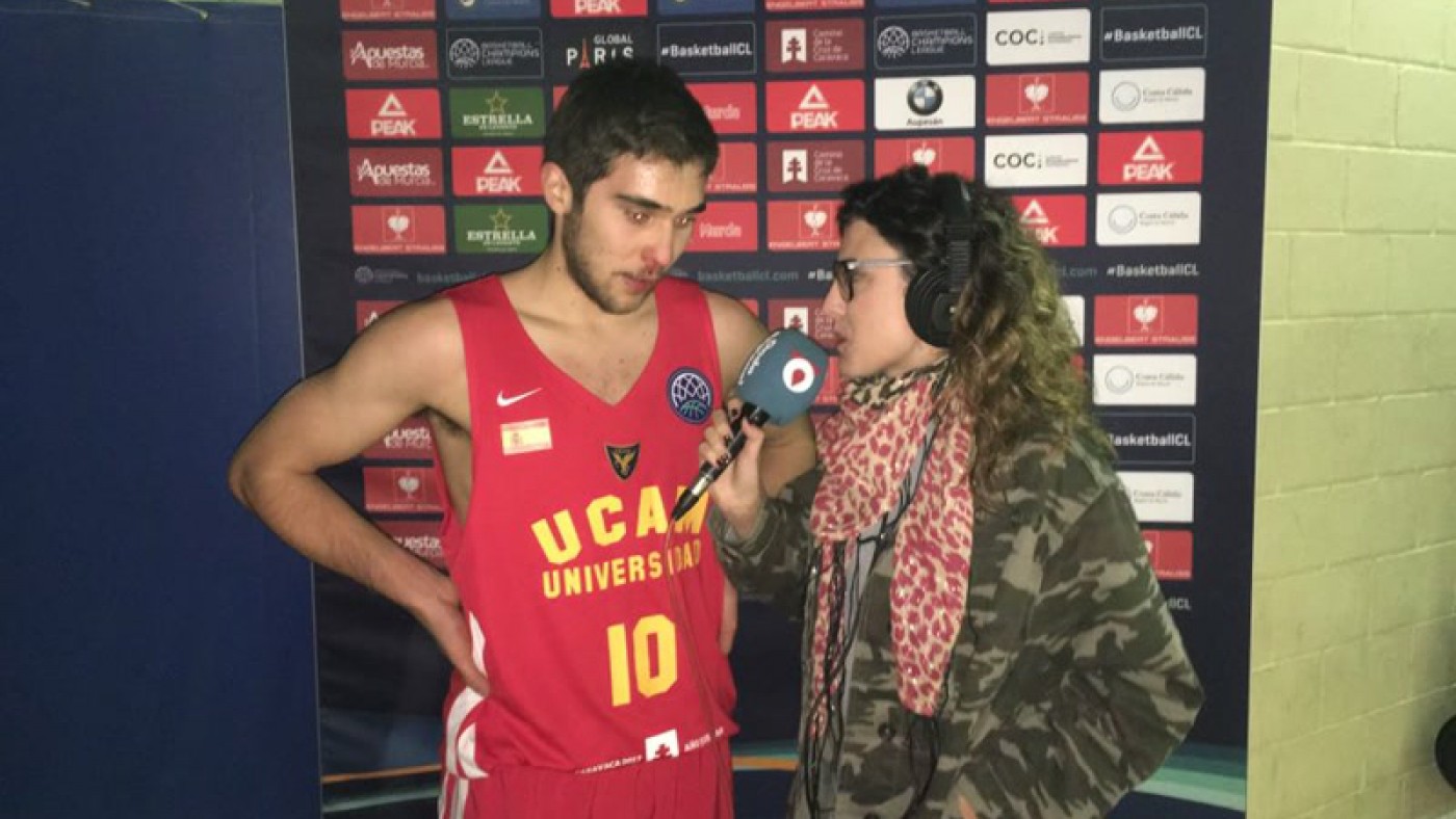 Emilio Martínez entrevistado por Olga Lorente tras su debut (foto: ORM)