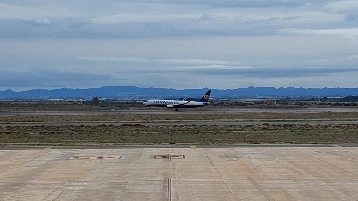 El aeropuerto de Corvera mantiene 11 destinos con 37 frecuencias semanales durante la temporada de invierno