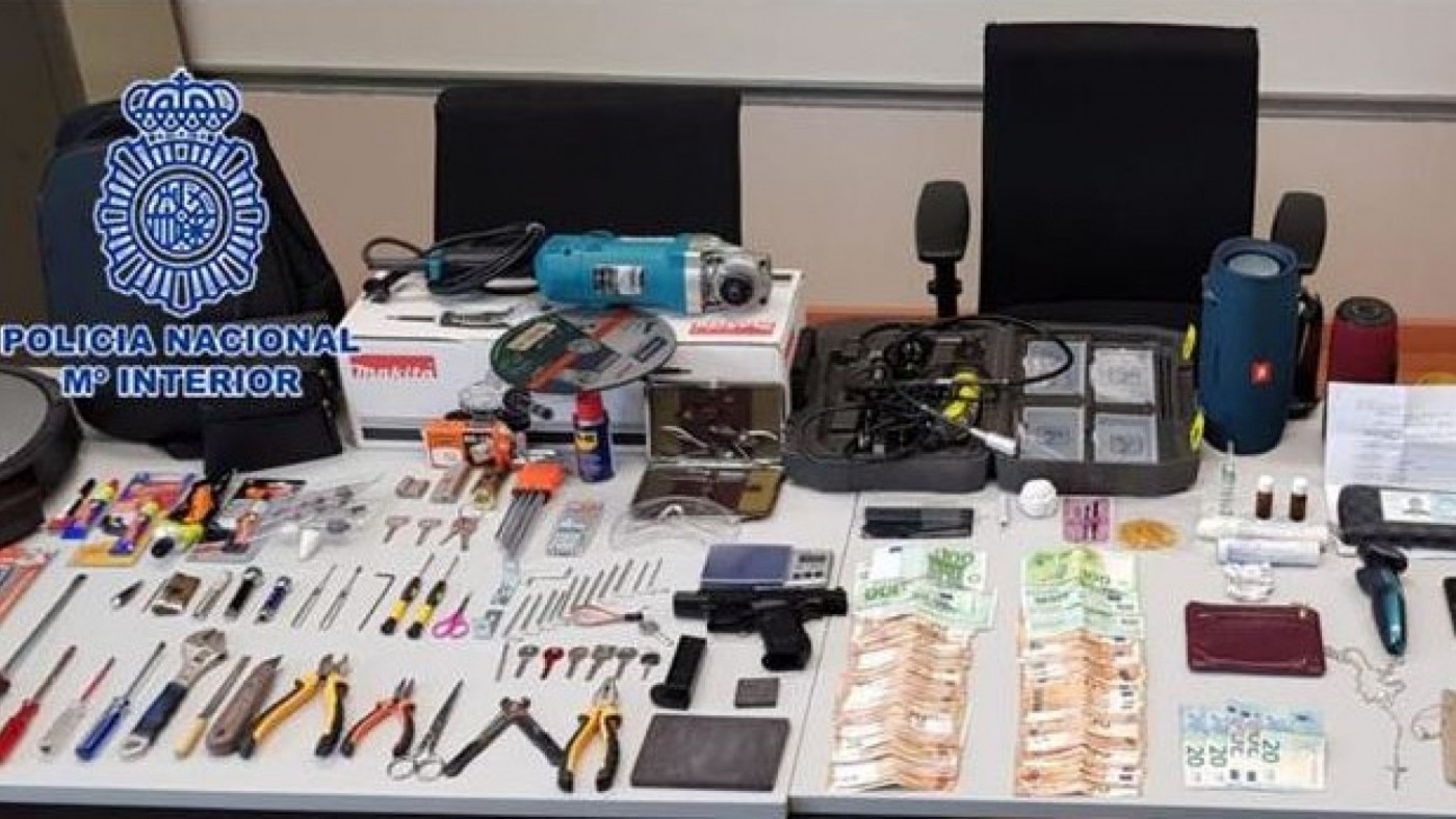 Algunos de los efectos robados recuperados por la policía 