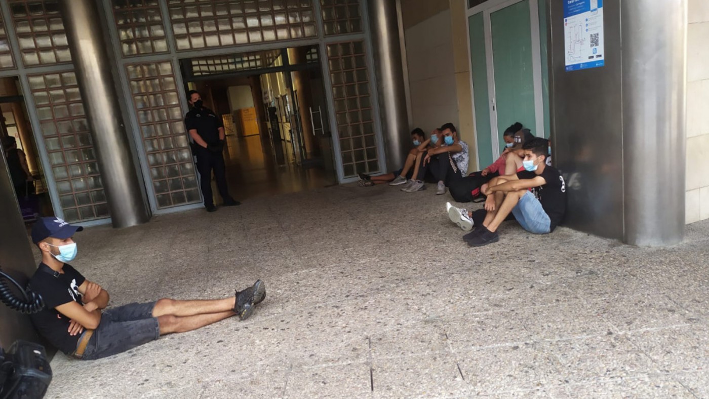 Inmigrantes fugados en la Estación de Autobuses de Cartagena
