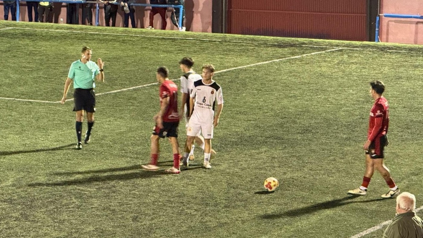 El Cieza rescata el liderato ante La Minerva (1-0)