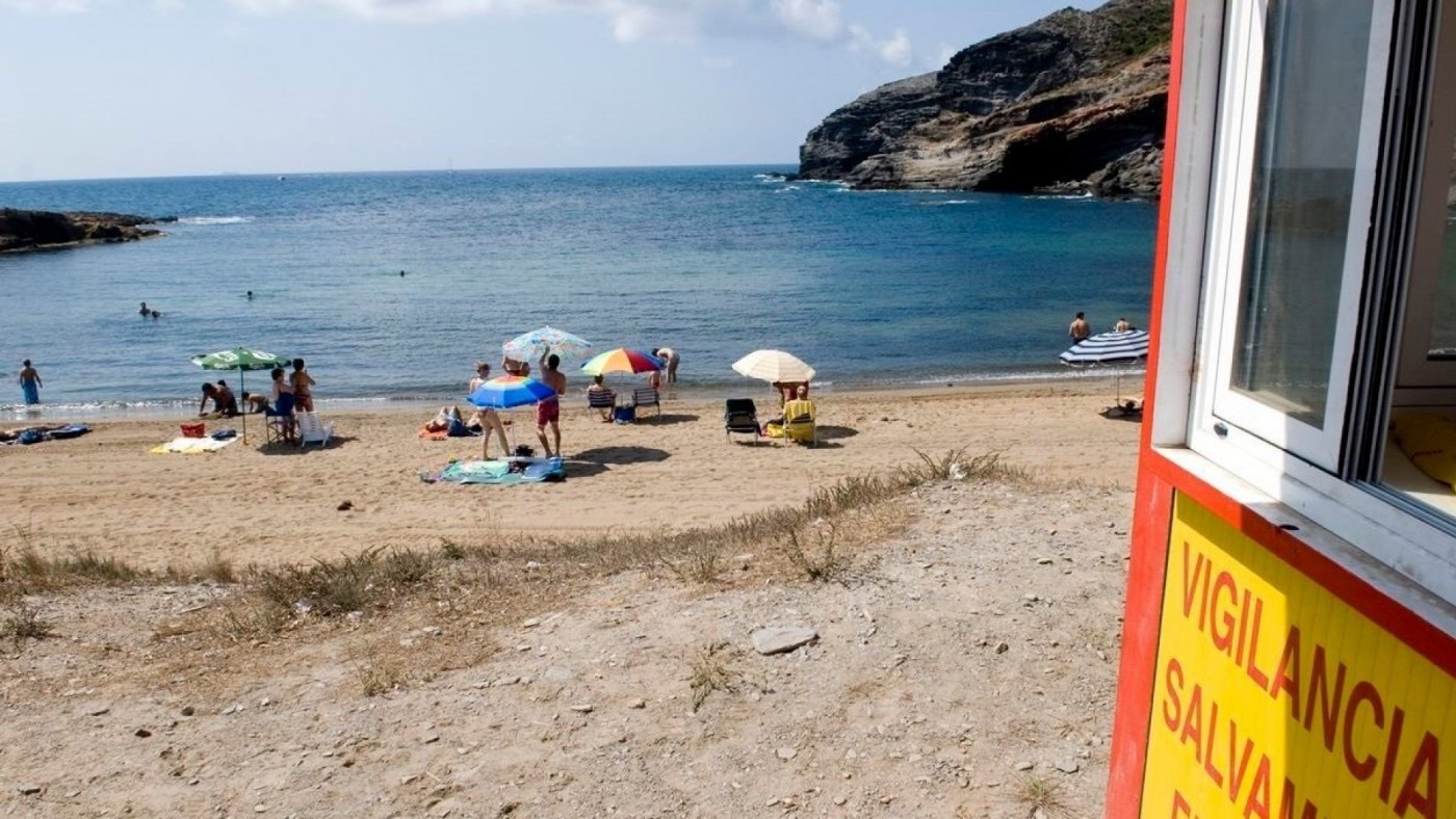 Cala Reona vuelve a ser apta para el baño