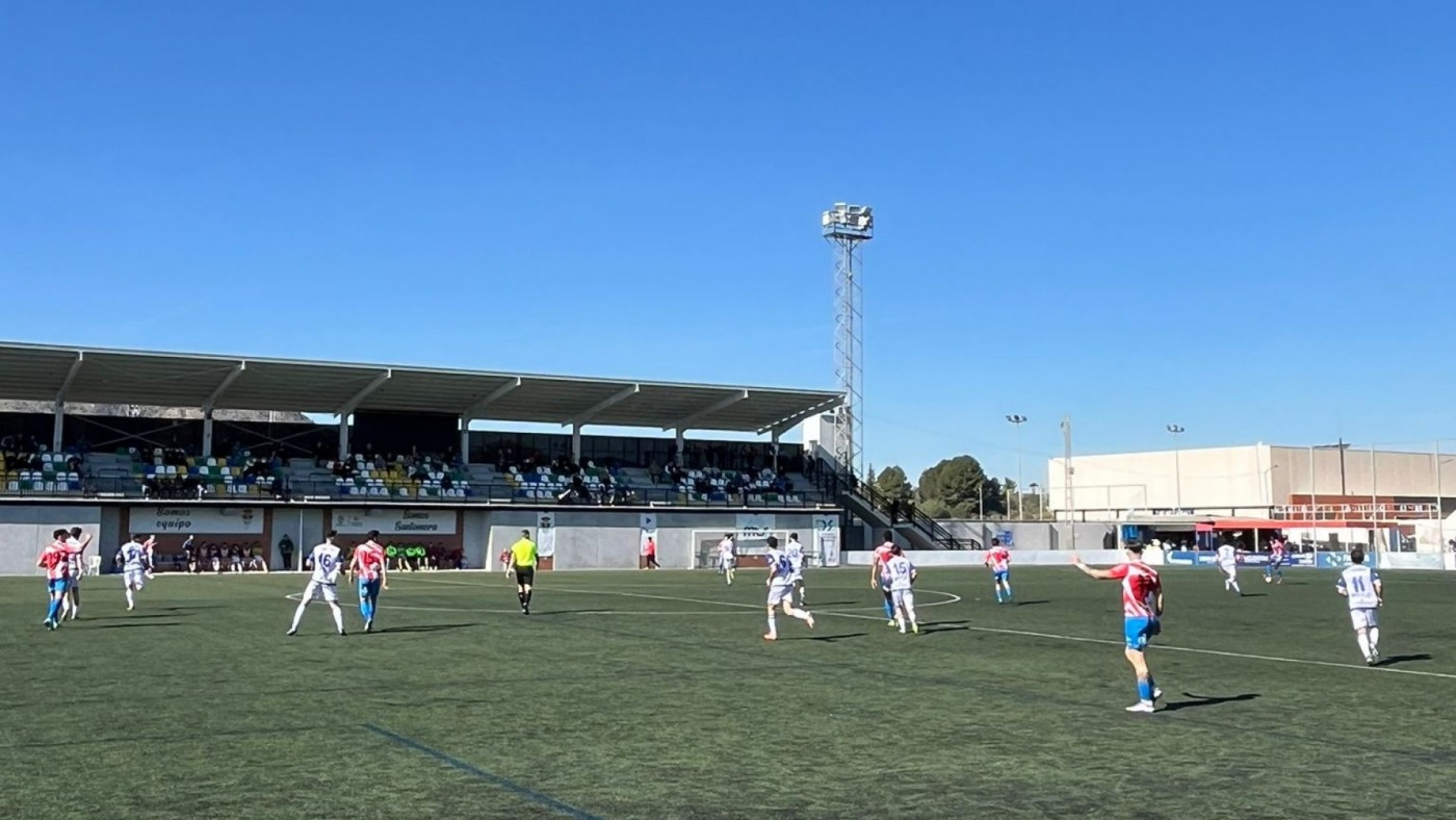 El Molinense logra vencer a un correoso Santomera (1-2)