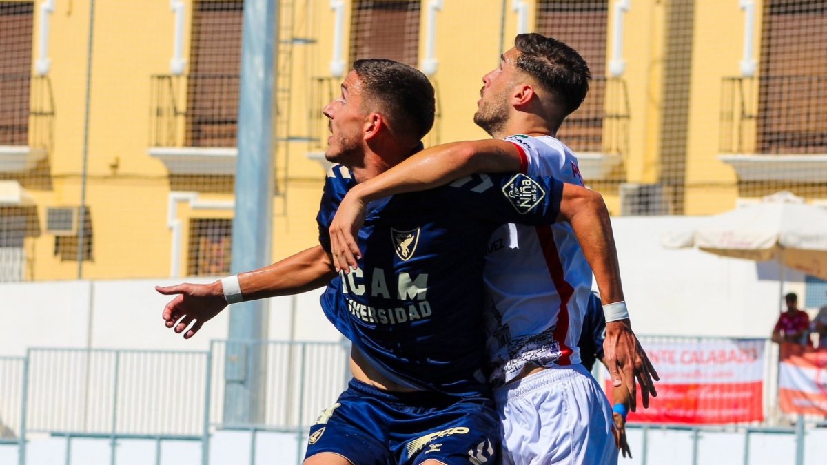 UCAM CF acaba las pruebas perdiendo ante el Hércules (3-0) - Deportes COPE  en Murcia - COPE