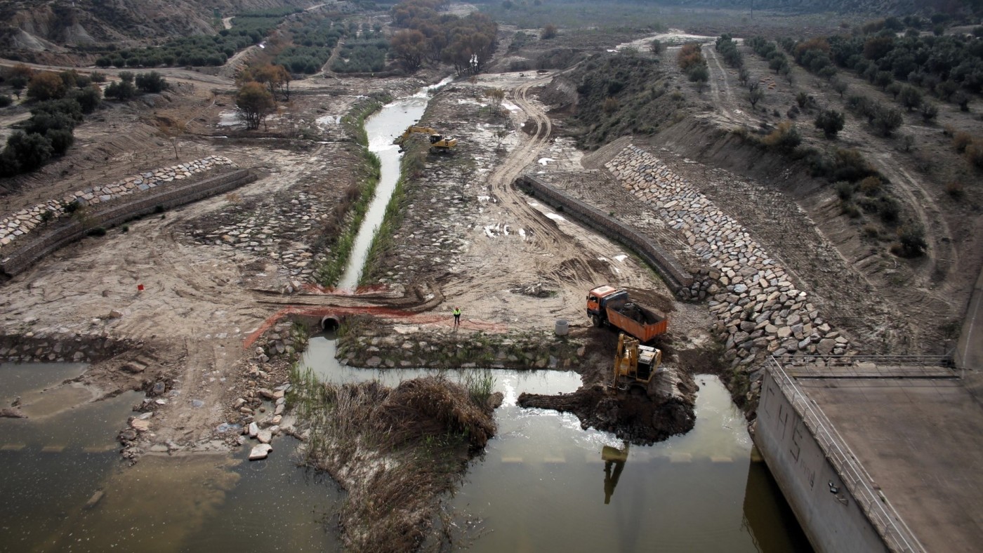 La CHS inicia el drenaje y acondicionamiento del cauce del río Mula 