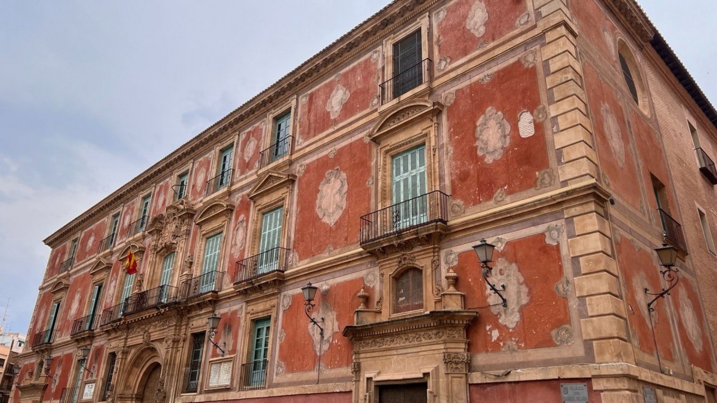 Huermur denuncia un estado "lamentable" de la fachada del Palacio Episcopal de Murcia