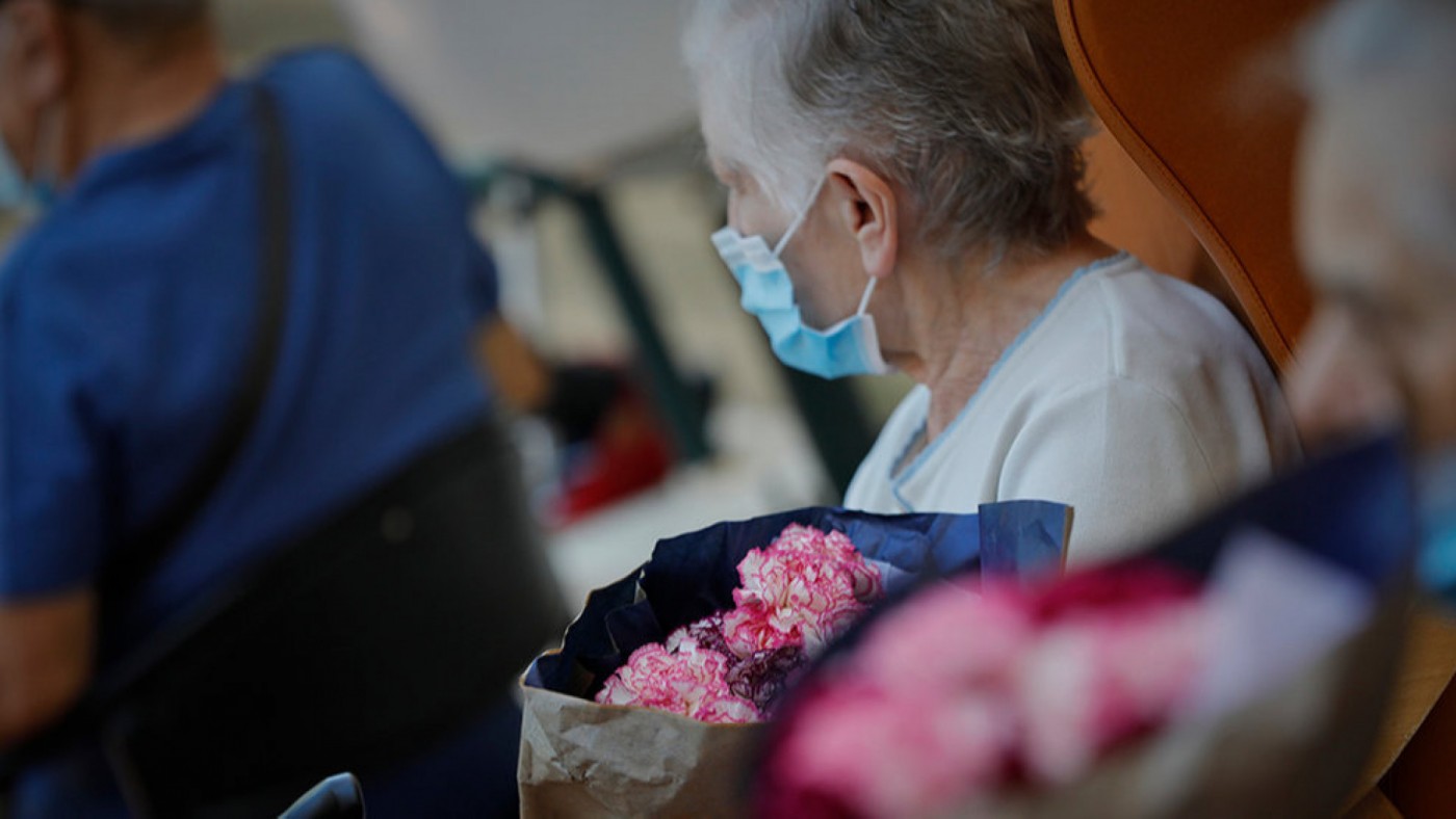 Los mayores no podrán recibir visitas en las residencias pero si salir a domicilios particulares