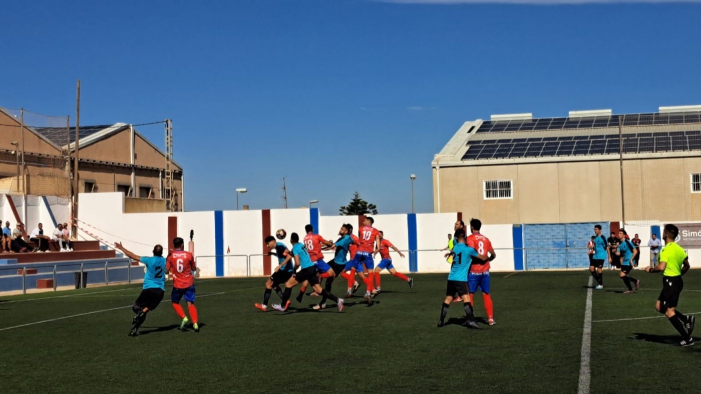 La Minera supera al Algar y se consolida como líder (1-0)