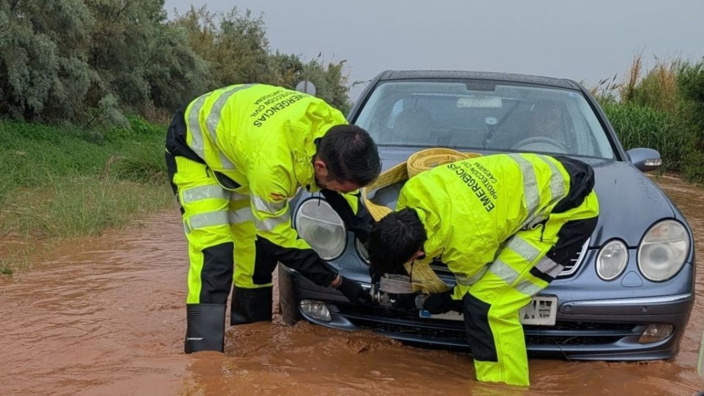 Dos rescates y 57 asuntos atendidos por el 1-1-2 durante el episodio de lluvias en la Región
