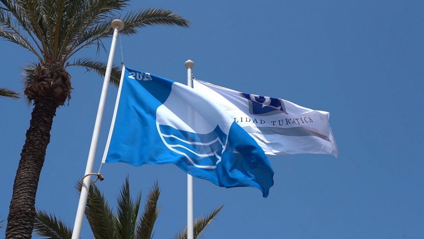 Bandera azul en una playa de Cartagena