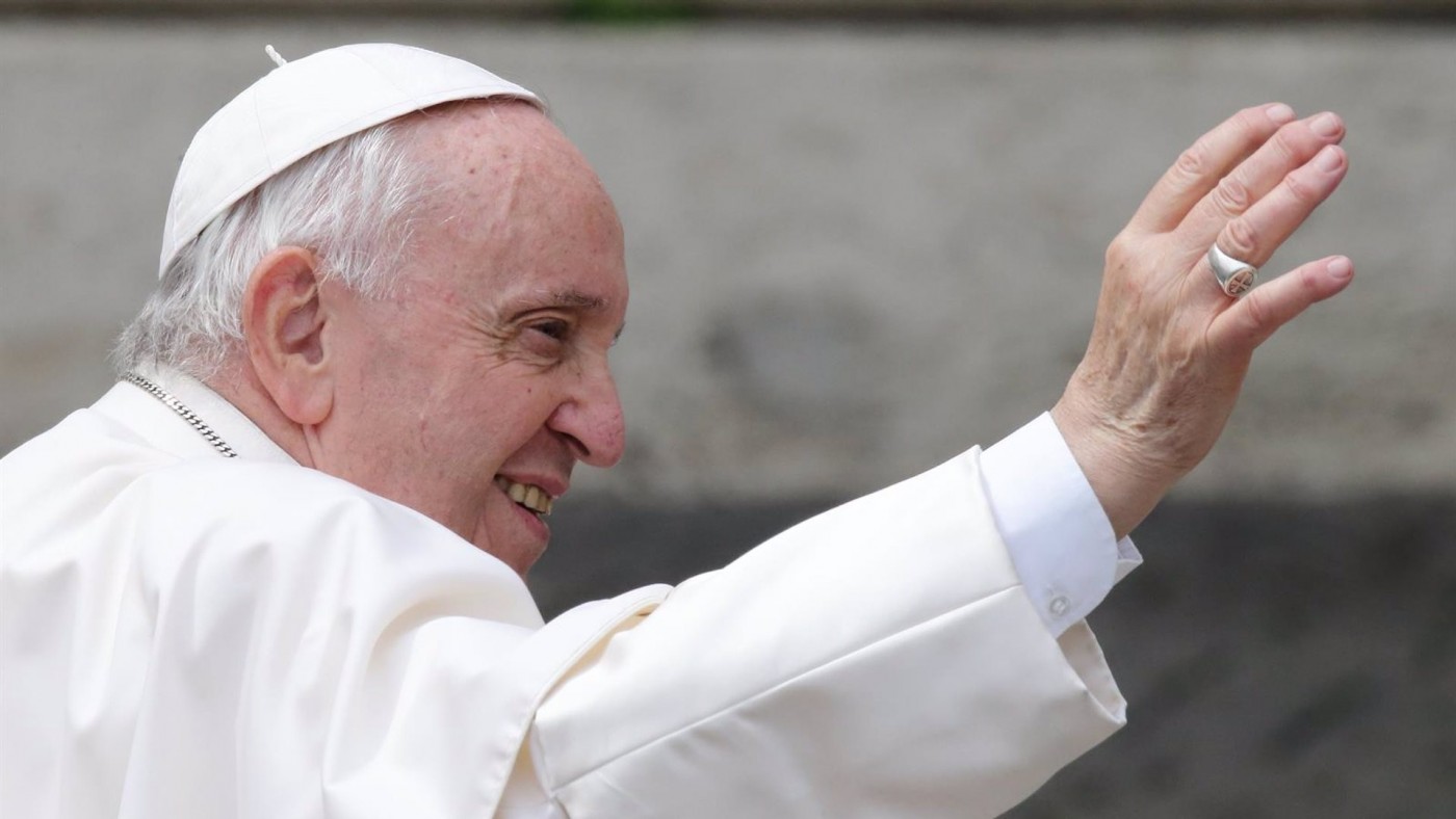 López Miras obsequiará este sábado al Papa Francisco con objetos representativos de la Región de Murcia