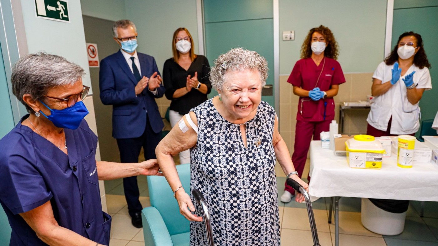 Comienza la vacunación frente a la gripe y covid en las residencias de la Región de Murcia