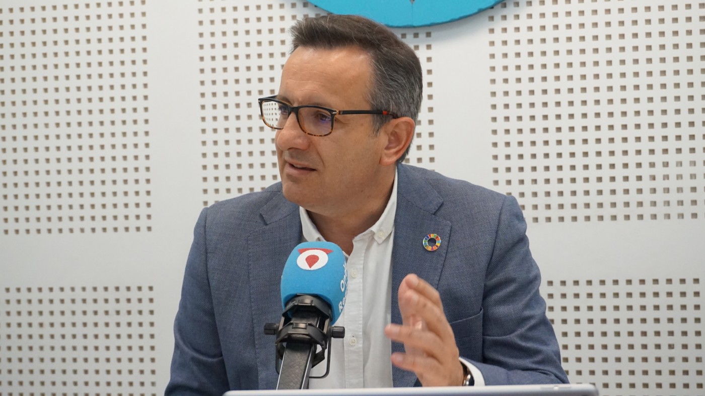 Diego Conesa en los estudios de Onda Regional