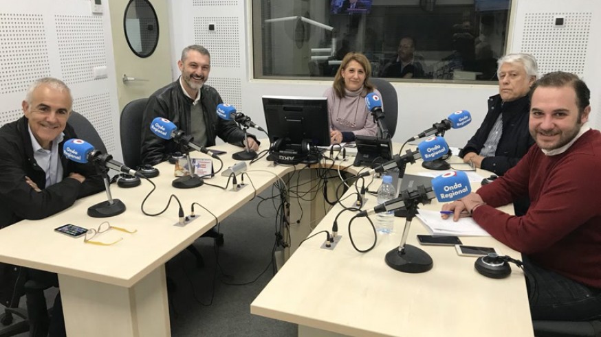 Los tertulianos en los estudios de ORM