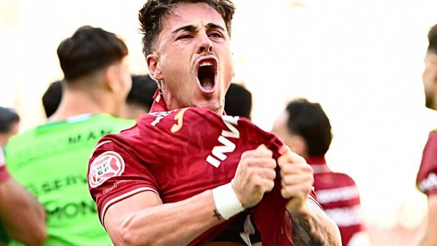 El Real Murcia se impone al Europa y a su desdicha en el 99'