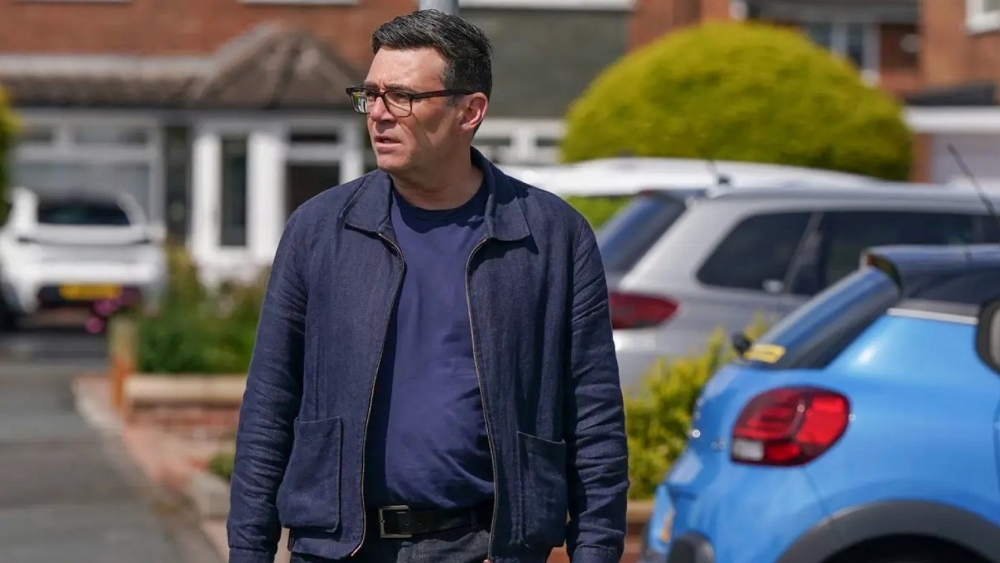 Andy Burnham asume el cargo de primer ministro del Reino Unido tras la dimisión de Keir Starmer