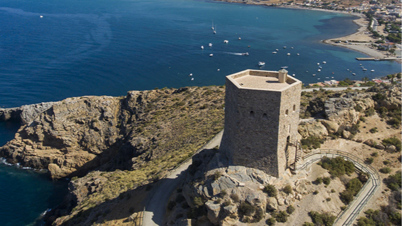 Emergencias rescata a dos senderistas franceses perdidos en Cabo Tiñoso