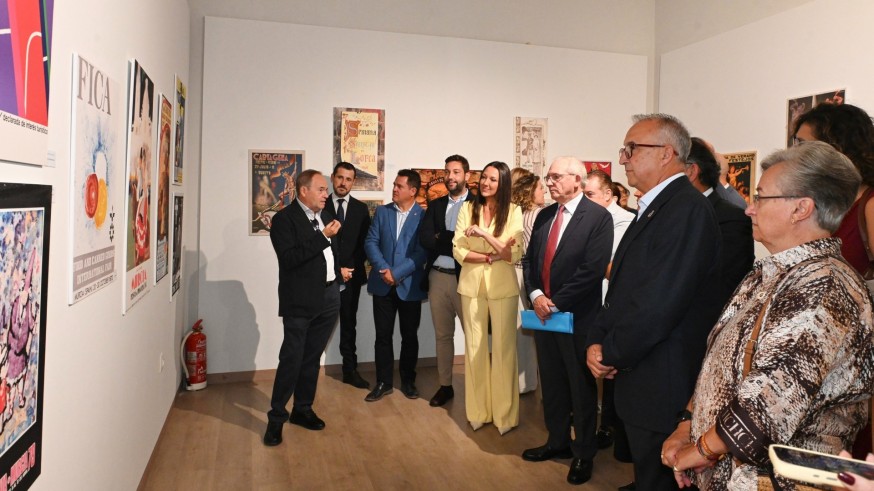 Una exposición repasa la evolución del turismo en la Región