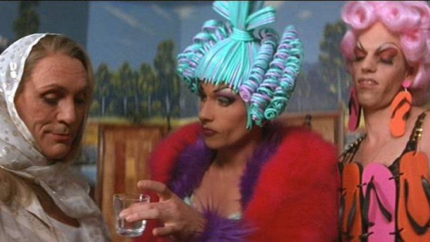 Imagen de la película "Priscilla, reina del desierto"