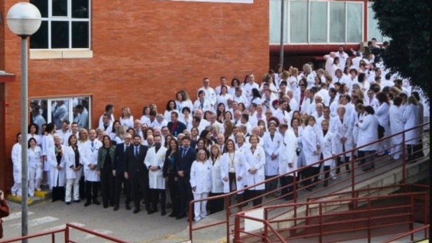 Profesionales de la Arrixaca defienden su trayectoria y exigen rigor frente a las acusaciones de irregularidades en las prótesis