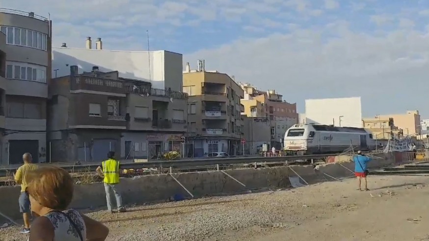 Técnicos de ADIF revisan el estado de las vías