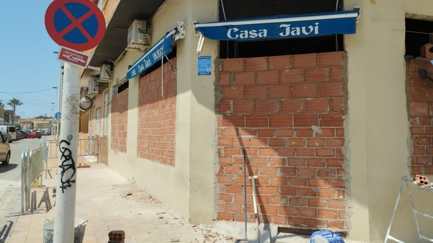 El Ayuntamiento de San Pedro del Pinatar tapia el bar tetería que explotó en Lo Pagán