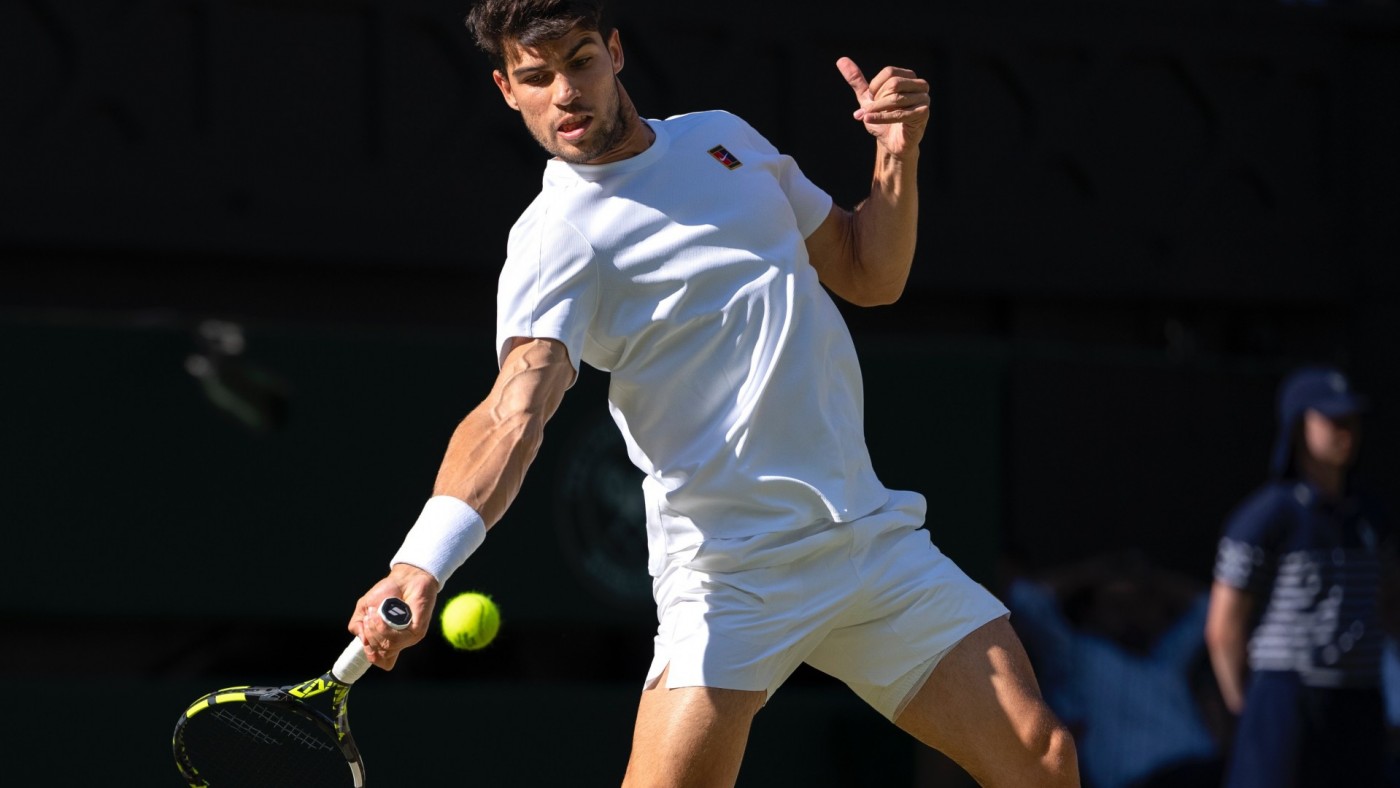 Carlos Alcaraz pisa fuerte la hierba de Wimbledon para meterse en las semifinales