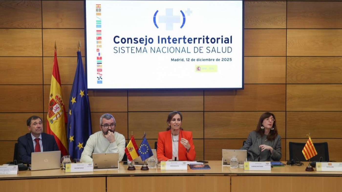 Murcia exige la retirada del Estatuto Marco y acusa al Ministerio de “poner en jaque” la sanidad pública en plena epidemia de gripe