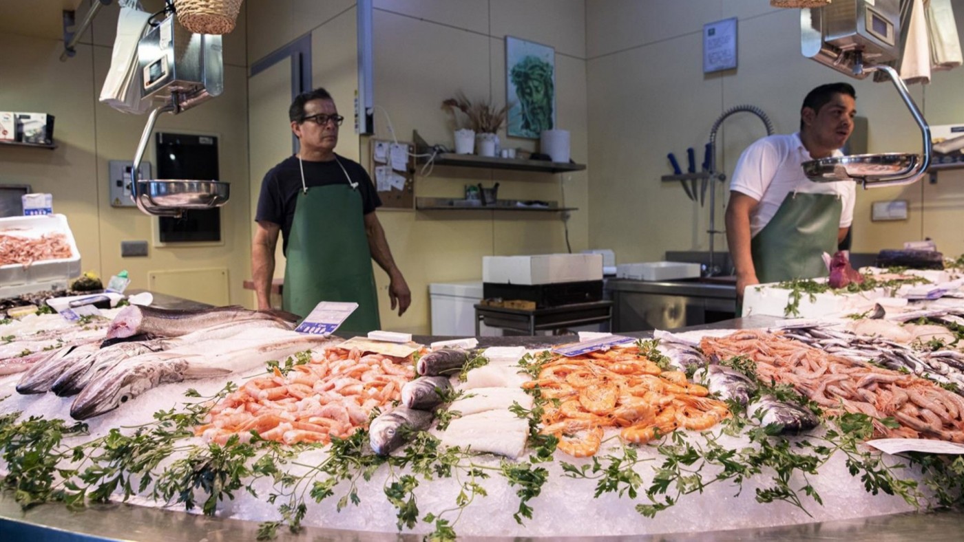 El pescado del Mediterráneo predomina en las pescaderías tradicionales