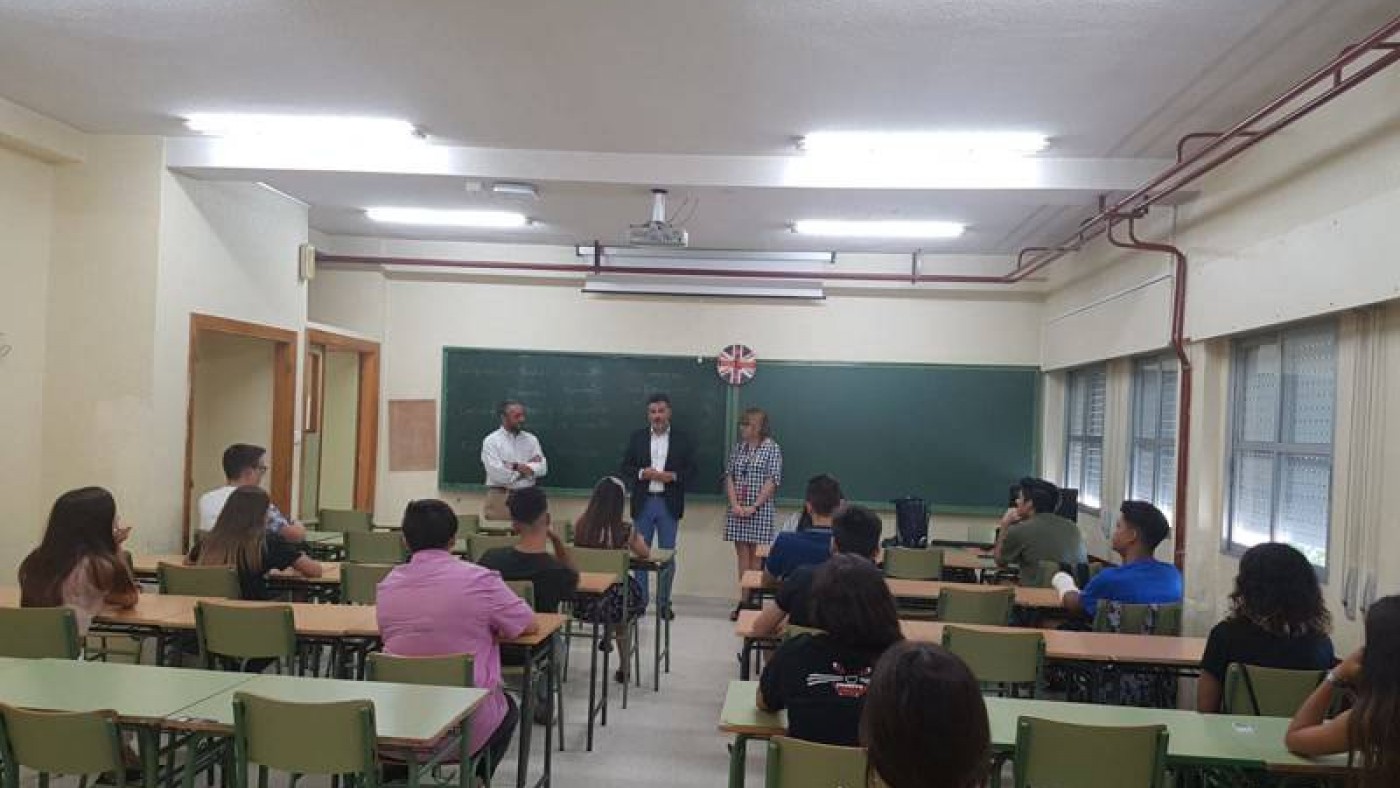 Alumnos examinándose en el IES Miguel Espinosa de Murcia