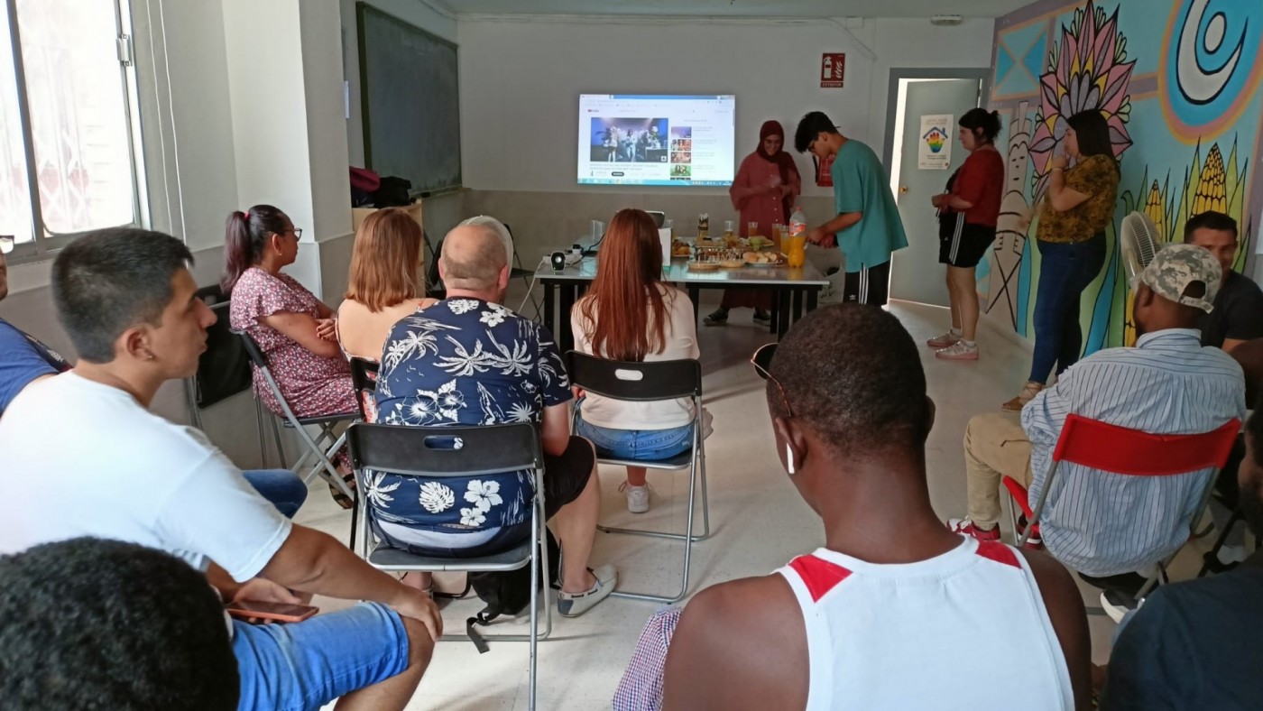 a Asociación Murcia Acoge ha ayudado a 1.438 migrantes este año