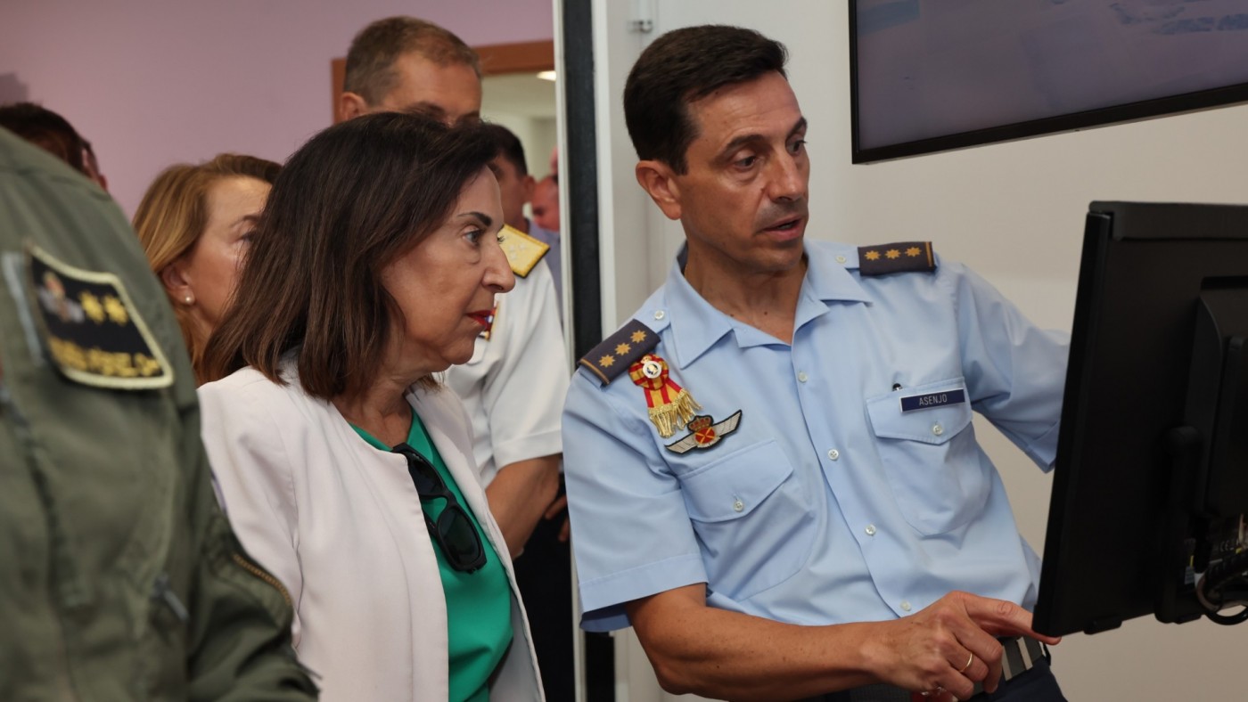 La ministra Robles supervisa la AGA antes de la llegada de la Princesa Leonor