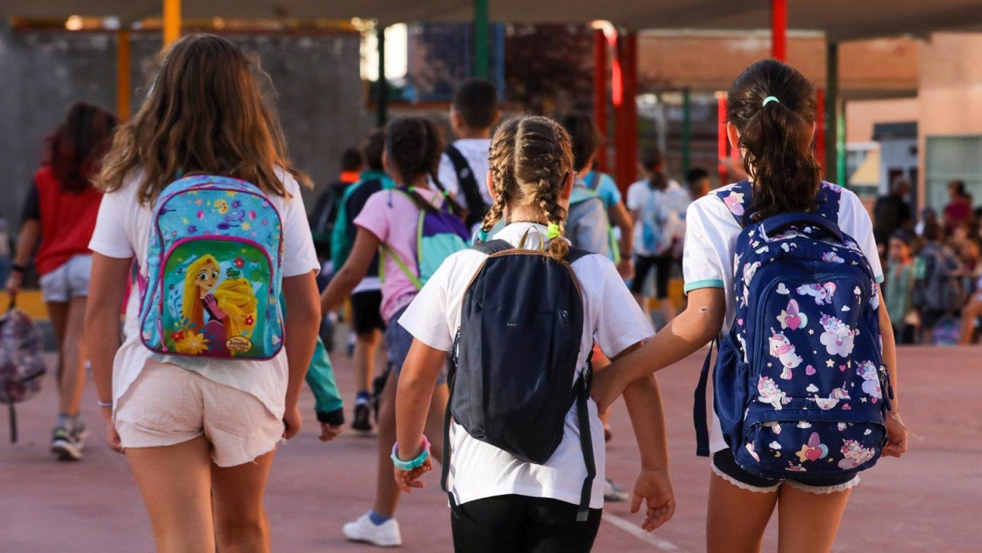 La digitalización en las aulas agranda la brecha de la desigualdad, según la FAPA