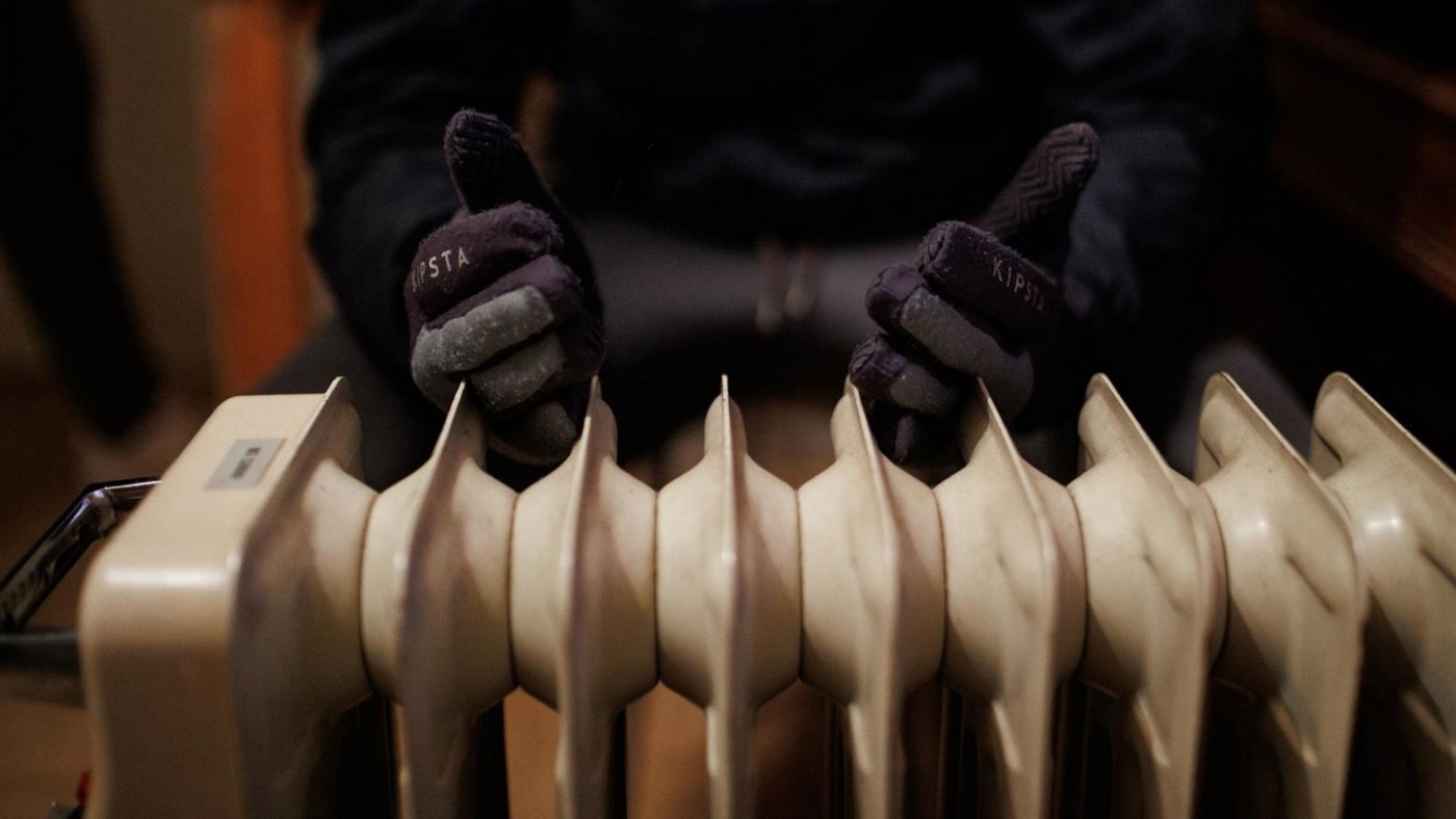 La pobreza energética no cesa: "Intentamos hacer supervivencia con mantas y batas"