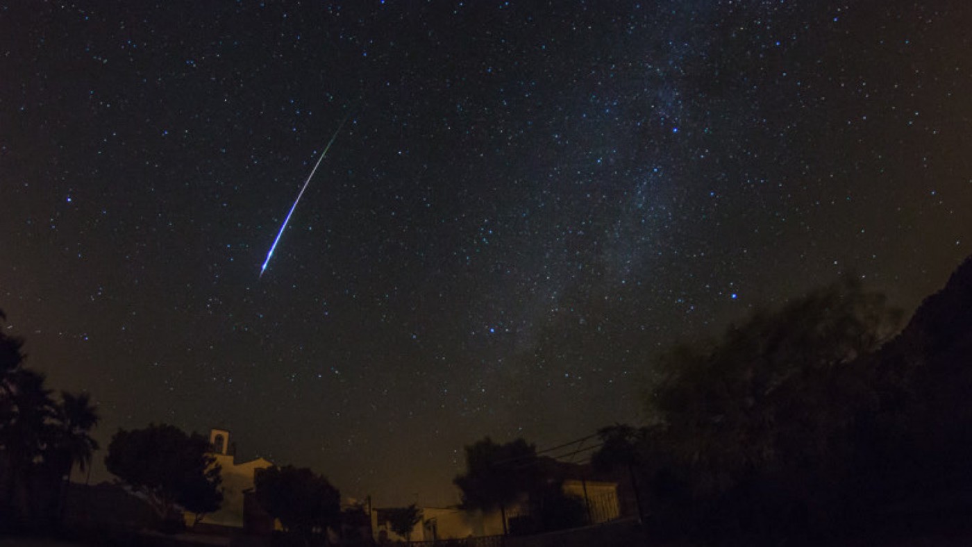 Noche de Perseidas (Estrellas fugaces) en el cielo