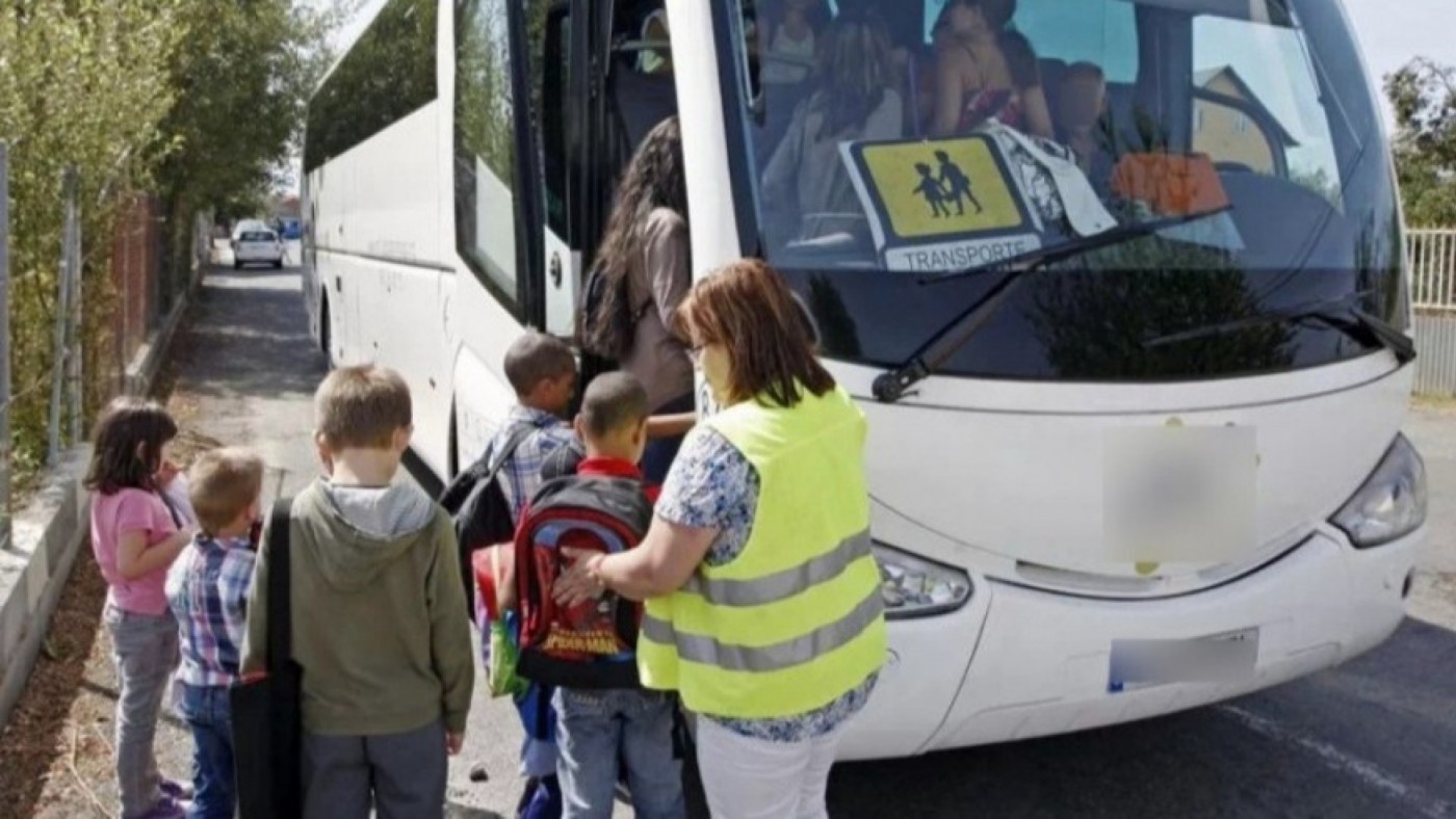 PSOE e IU-Verdes denuncian el 'inadmisible' retraso de las ayudas para el transporte escolar