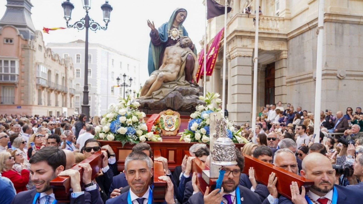La procesión de las promesas de Cartagena estrena túnicas en la banda de música 