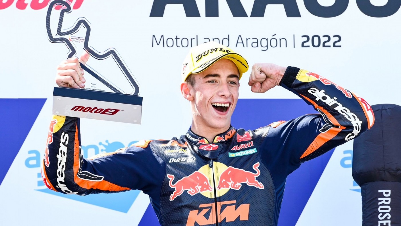 Pedro Acosta se lleva la victoria en el GP de Aragón