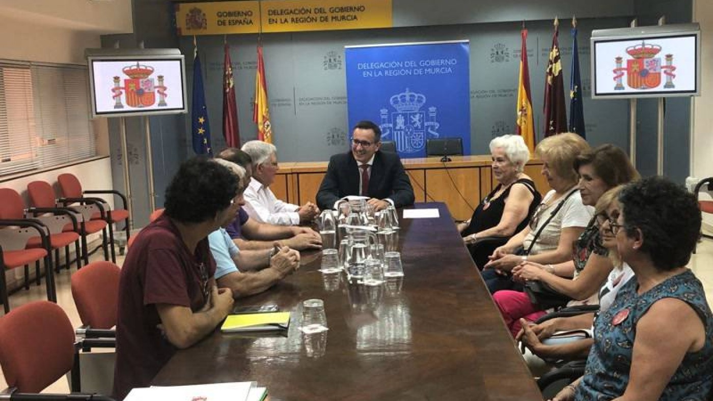 Reunión de Diego Conesa con miembros de la Plataforma ProSoterramiento