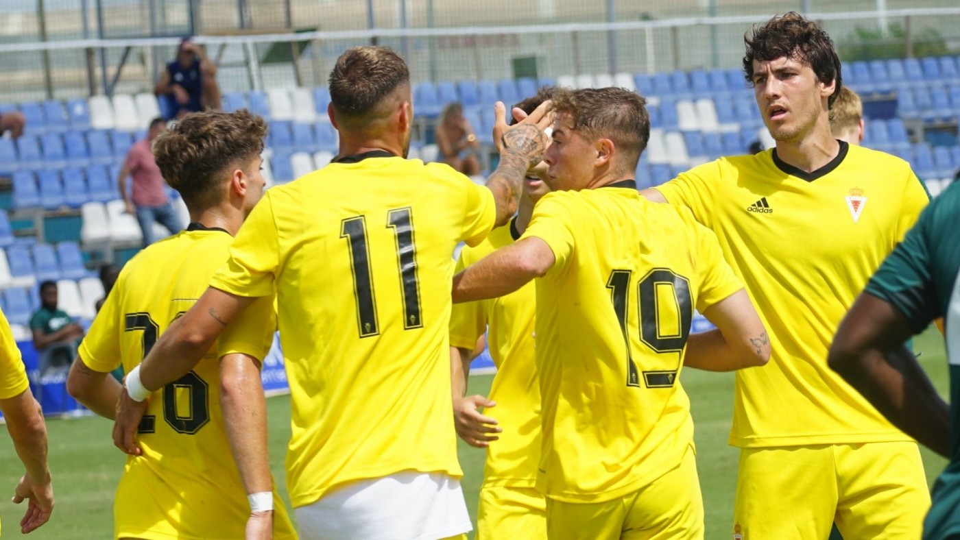 El Real Murcia cae ante el Millwall en su segundo test de pretemporada (2-1)