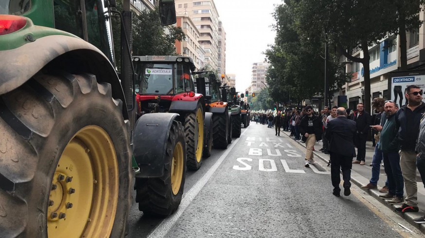 Tres columnas de tractores participarán en la manifestación en defensa del campo el próximo 16 de febrero en Murcia