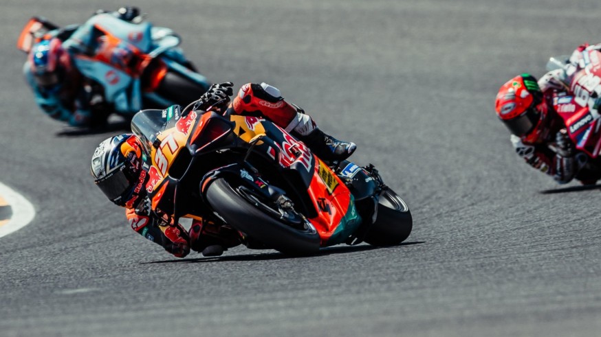 Acosta tira de resiliencia para ser sexto en Mugello