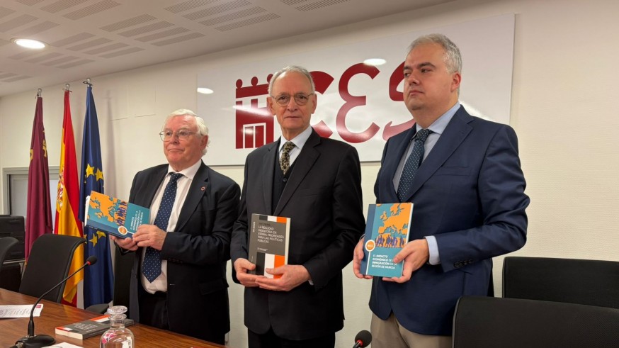 Antón Costas defiende la regularización de inmigrantes como clave para la economía