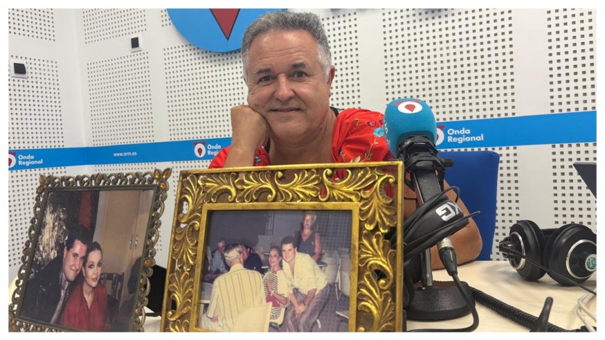 LOLA MONTIEL, personaje de variedades, alter ego de Andrés Hurtado