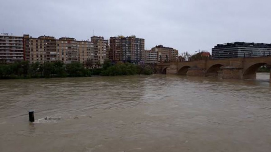 El río Ebro, a su paso por Zaragoza este jueves. EUROPA PRESS