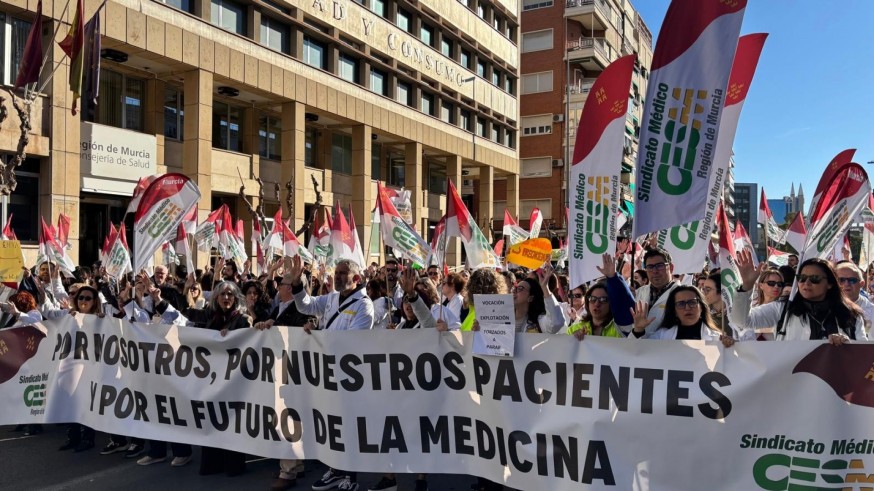 El consejero de Salud muestra su preocupación por el aumento de las listas de espera tras la huelga de médicos