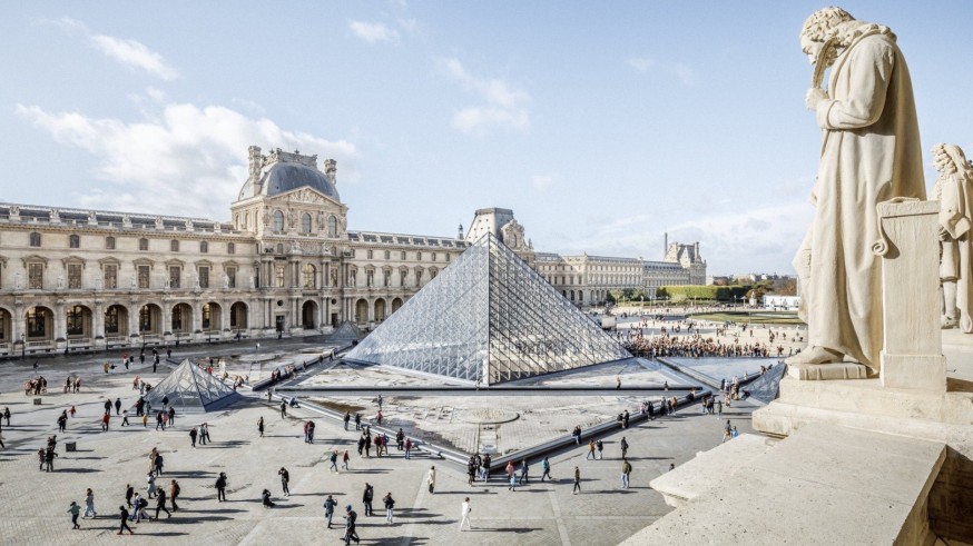 El Gobierno francés confirma un robo en el Louvre y declara el cierre provisional del museo