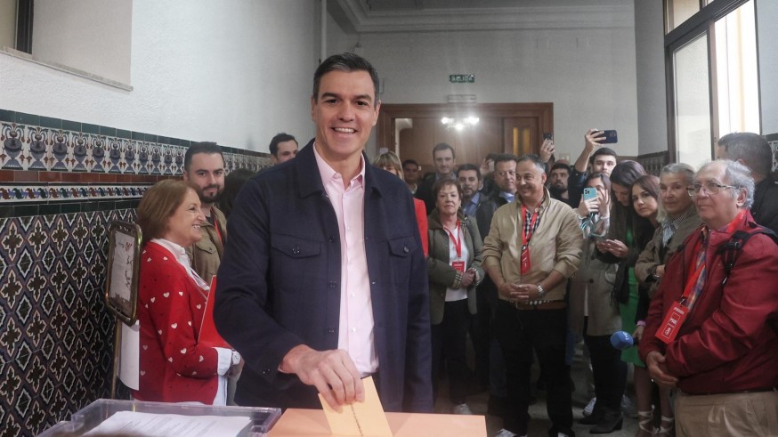  Sánchez pide ir a votar "en positivo" entre aplausos y gritos de 'Que te vote Txapote'